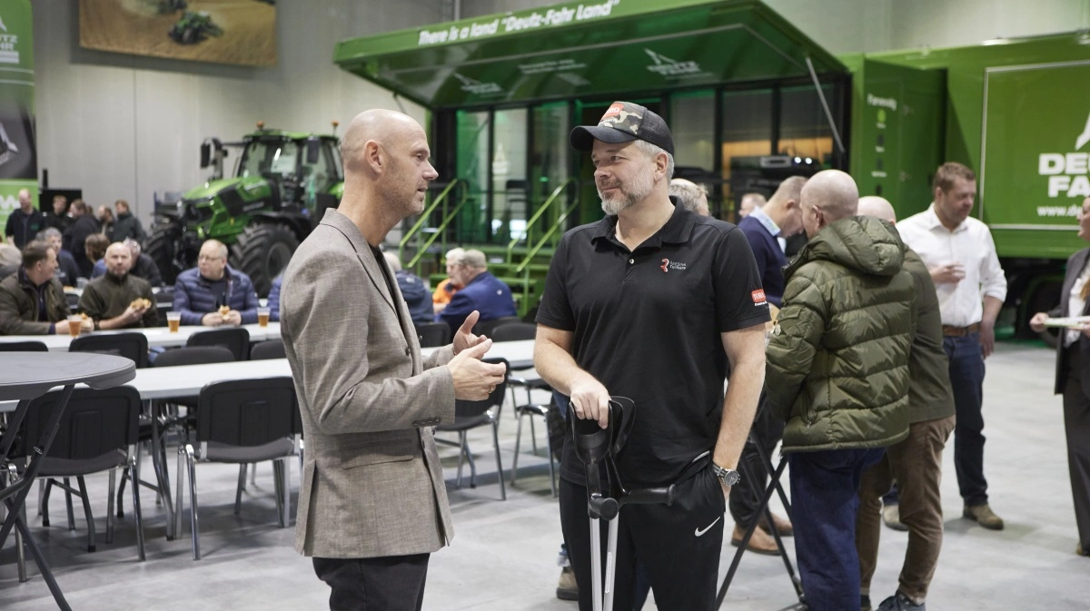 Det 3.000 kvadratmeter store  domicil med showroom, administration, kursusfaciliteter og lager blev indviet med forhandlermøde og aftenfest tirsdag og med åbent hus for kunder og forretningsforbindelser onsdag (billedet). Til venstre administrerende direktør og medejer Henrik Bjørnhardt-Hansen.