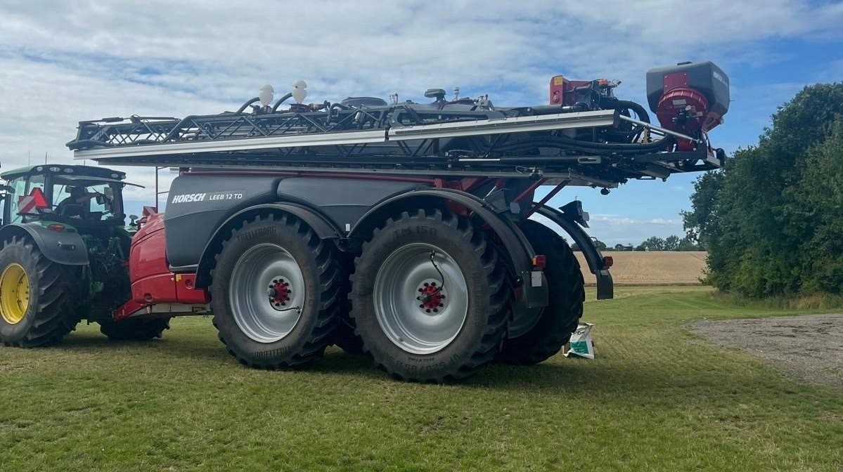 Muligheden for at etablere efterafgrøder på 36 meter er populær blandt WekoAgro Machinerys kunder, som efterspørger øget effektivitet. Lignende løsninger kører derfor rundt i hele landet. Foto: WekoAgro