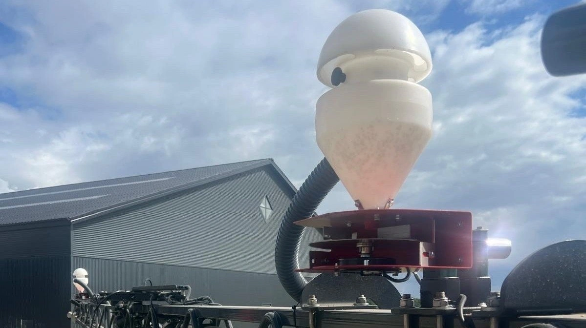 - Brugen af maskinen spiller, og doseringen bliver tilpasset automatisk og præcist via Horsch’ doseringsapparat. Vi ser frem til at bruge den til efterafgrøderne også, siger Mikkel Frederiksen fra Sandagergaard. 