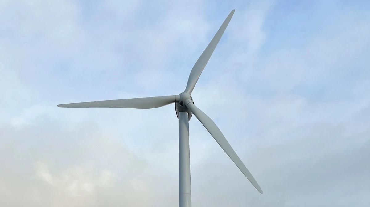 Sol Nu Aps oplever efterspørgsel efter batteriløsninger, og udbyder derfor en totalløsning til erhvervskunder. - Som nogen af de eneste herhjemme, leverer vi totalløsninger med både solceller, husstandsvindmøller og batteriløsninger til erhverv, fortæller Morten Kristiansen fra virksomheden. Foto Sol Nu
