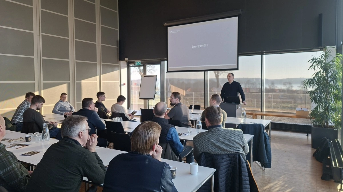 30 landmænd var samlet i Sorø, hvor projektleder Henrik Kruse Rasmussen, fortalte om idéen bag Landmandsdrevet Innovation. Foto: Agrovi