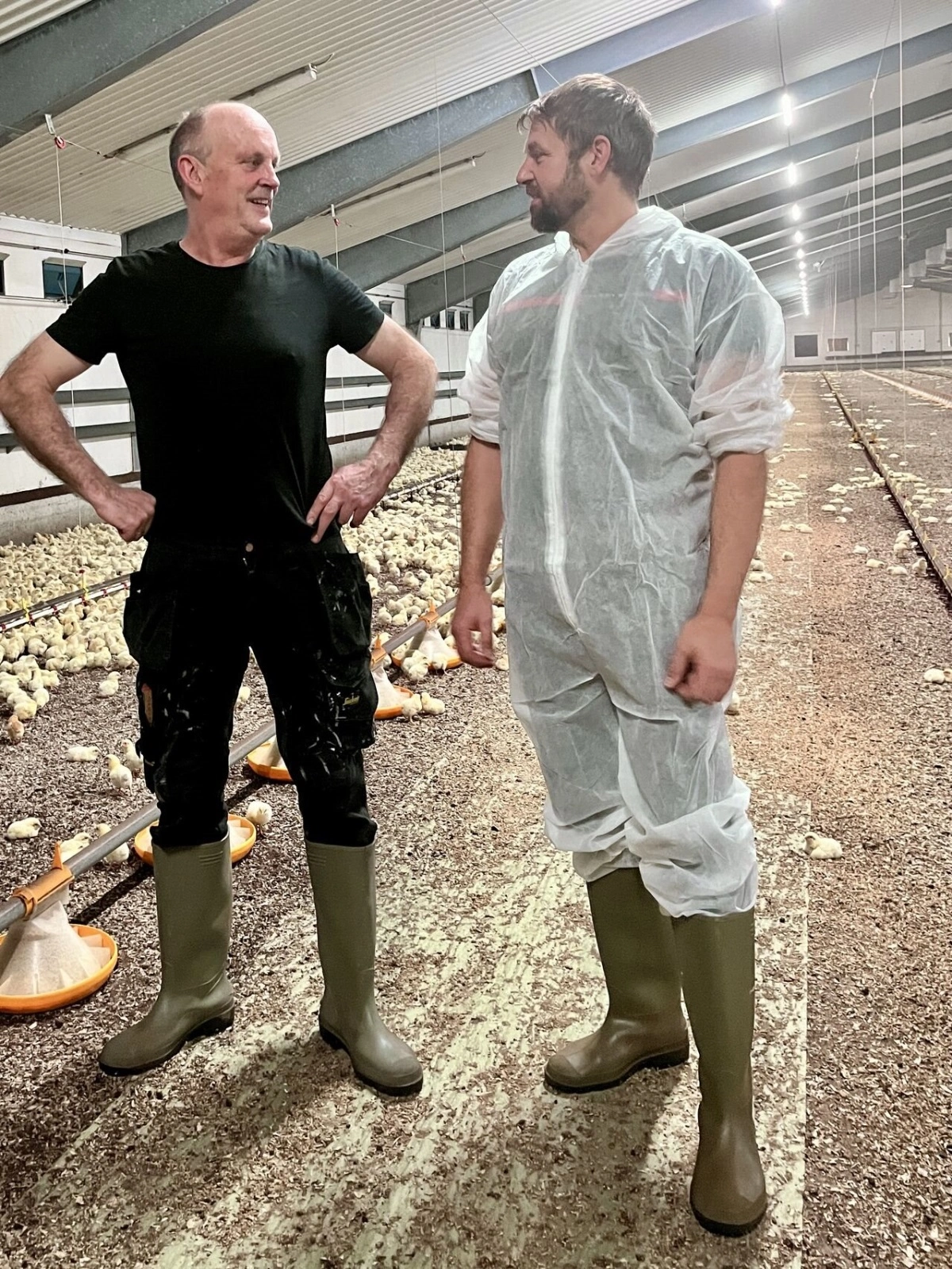 Henrik Høffner (tv) og Hans Damgaard (th) har indgået et samarbejde om drift og management af kyllingeproduktionen. Foto: Privat