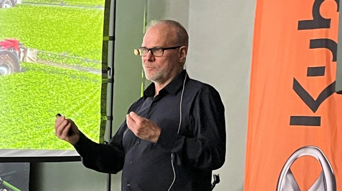 Planteavlsrådgiver Hans Jørgen Bak fra Agriadvice gav gode råd til »de nye tider« med endnu flere danske særkrav. Foto: Jesper Hallgren