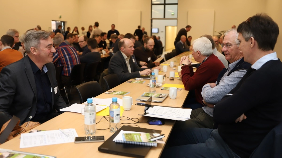 Fra en tidligere fagdag hos FRDK. Her ses formand Henrik Terp (tv) i samtale med Søren Ilsøe og Hans Dahm. Arkivfoto