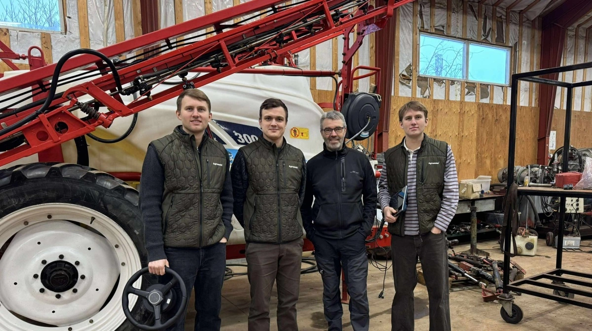 De tre partnere i Agroassist sammen med Finn Søndergaard fra Brdr. Toft. Foto: Brdr. Toft