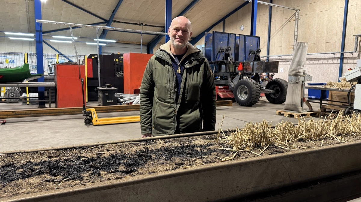 I værkstedet i Hadsten er der opbygget en laboratorieopsætning af maskinen, som gør det nemt at teste metoden undervejs i processen. Også udenfor sæson. Foto: Kasper Stougård 