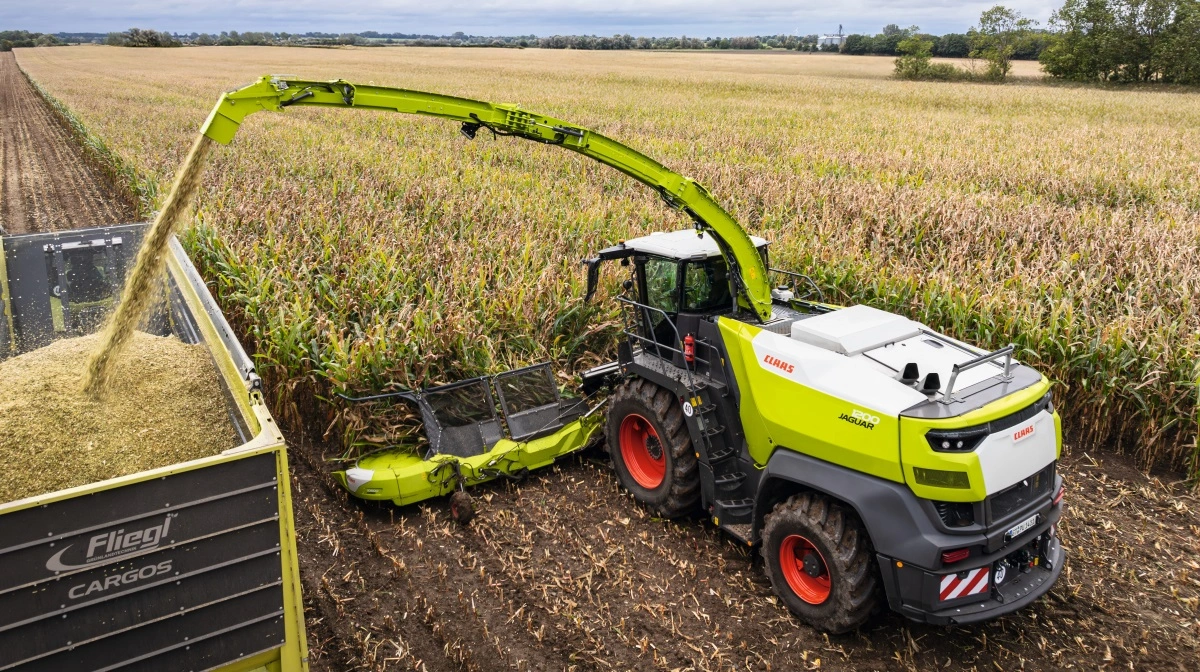 Claas Jaguar 1000-finsnitteren ses her med Orbis 10500-majsbordet, der er blevet hædret med amerikanske AE50 Awards for teknisk innovation og effektivitet inden for grovfoderhøst. Arkivfoto