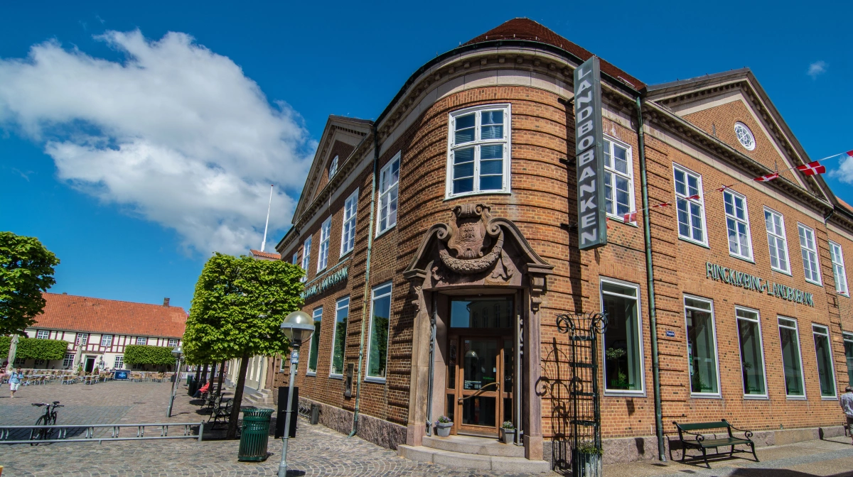 Ringkjøbing Landbobank leverer rekordoverskud i 2025 drevet af stærkt landbrug, men ser prisfald presse grise og mælk i 2026. Foto: Ringkjøbing Landbobank