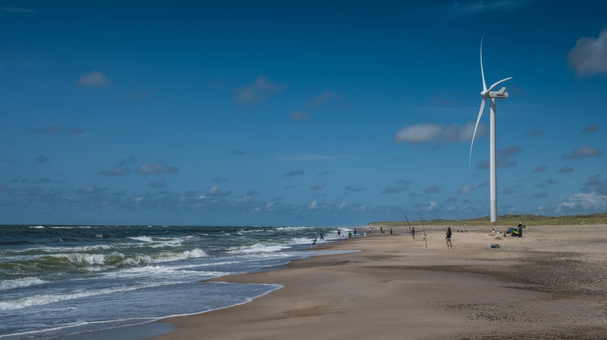 Vestkysten er mange ting. Især hav, sand, strand, vand og vindkraft.