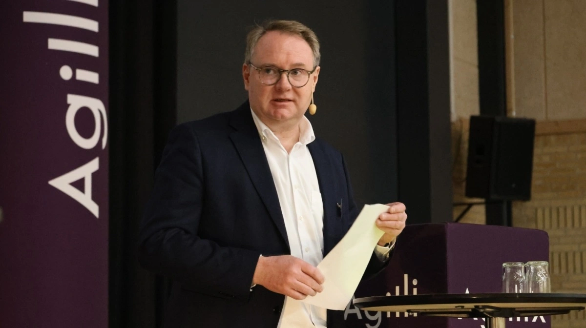 - Vi mærker tydeligt, at det er blevet mere komplekst at drive landbrugsvirksomhed, og flere af vores kunder står med komplekse problemstillinger, som kræver et stærkt beslutningsgrundlag, sagde adm. direktør i Agillix, Uffe Bertelsen, da der forleden var Topmøde i Agillix. Pressefoteos