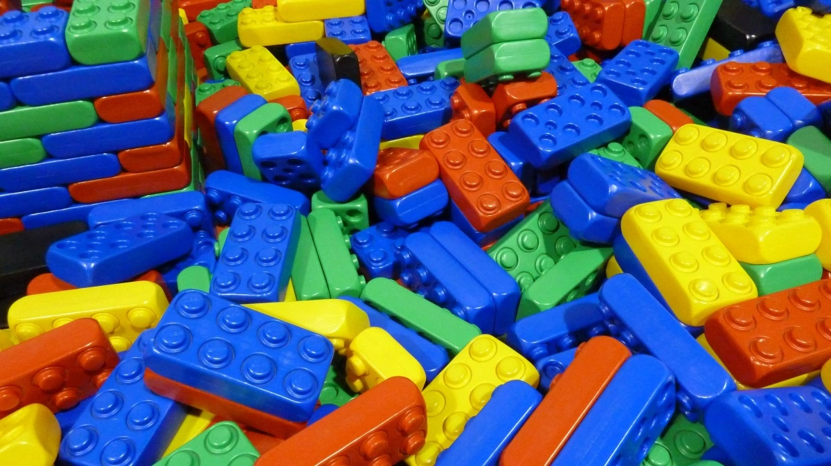 Kulturhuset Skanderbog finder de store kasser med lego frem her i vinterferien, og inviterer alle mellem 1 og 100 år indenfor til leg. 