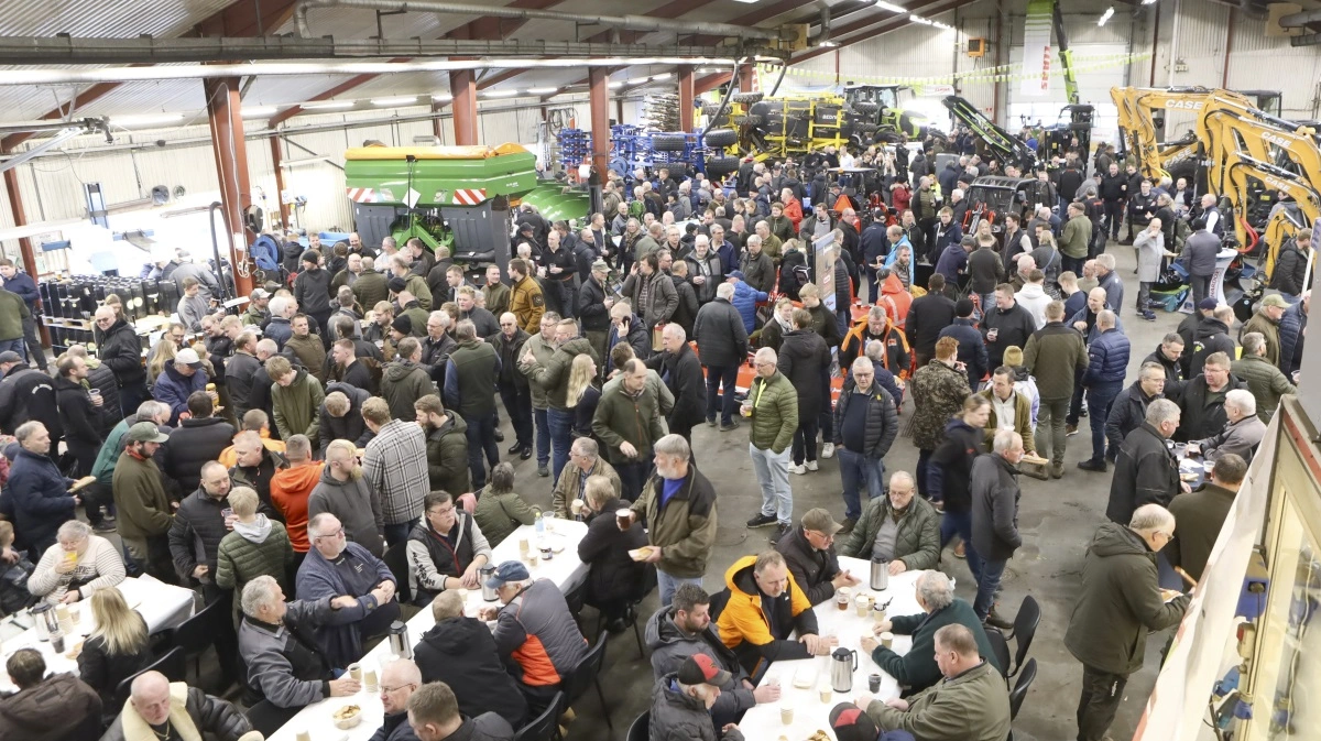 Ikke mindre end 1.800 landmænd, entreprenører og øvrige maskininteresserede fra nær og fjern var mødt frem ved åbent hus-arrangementet i Ringe.