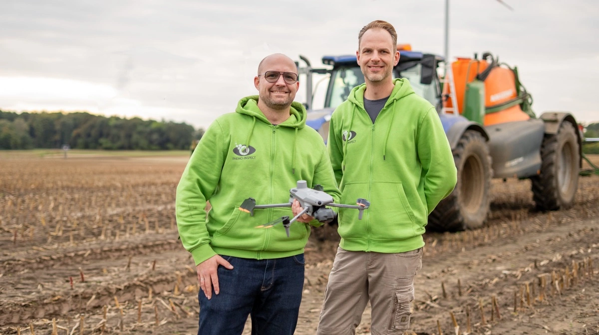 Partnerskab for digitalt landbrug: Pheno-Inspects stiftere, Dr. Philipp Lottes (til venstre) og Dr. Josef Exler (til højre), kombinerer dronebaserede AI-analyser med landbrugets praktiske behov. Den strategiske investering fra Claas accelererer deres mission om at automatisere markanalysen. Foto: Claas