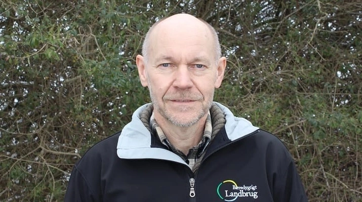 Faglig direktør i Bæredygtigt Landbrug, Jørgen Evald Jensen, er stærkt utilfreds med de divergerende meldinger fra styrelse og ministerie, og han påpeger, at det er med til at skabe usikkerhed. 