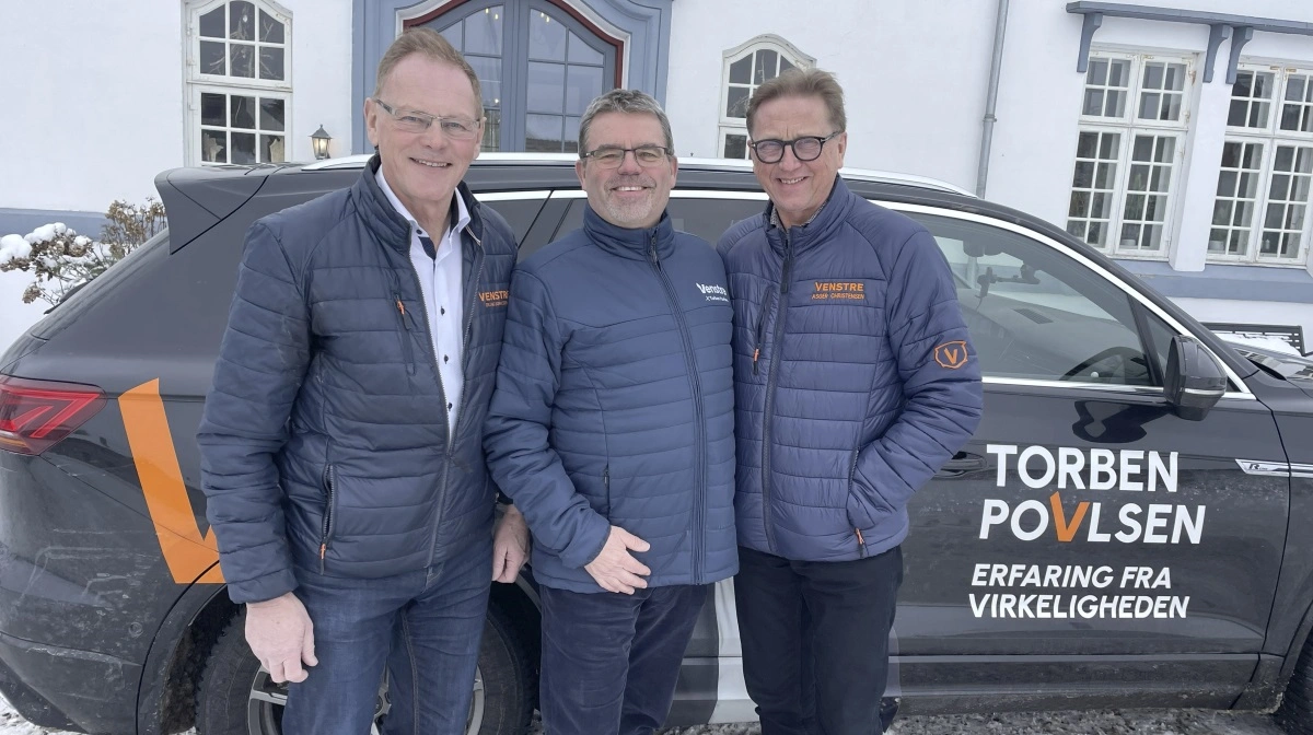 Folketingsmedlem Erling Bonnesen (tv) og Asger Christensen, der siden 2019 har siddet i Europa-Parlamentet for Venstre, bakker op om Torben Povlsens kandidatur til Folketinget. Foto: Kommpress 