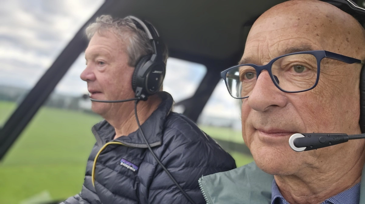 - Det er nemmest at se mine køer fra luften, siger Peter Morrison til Effektivt Landbrugs udsendte.