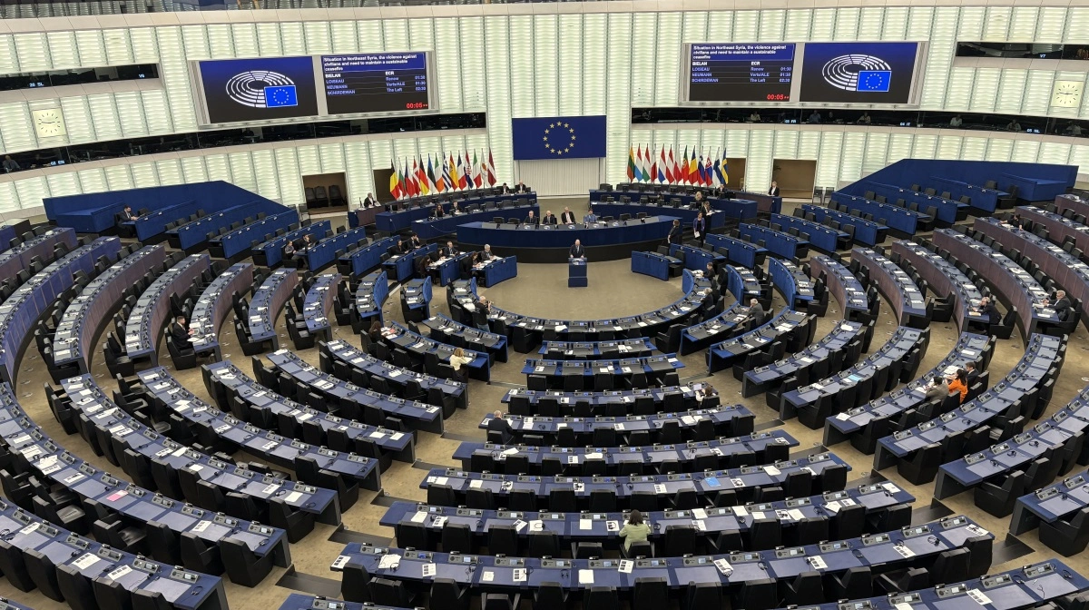 Venstre side af Europa-Parlamentet taler for mindre landbrugsstøtte, mens højre side betoner vigtigheden af fødevareforsyningssikkerhed.
