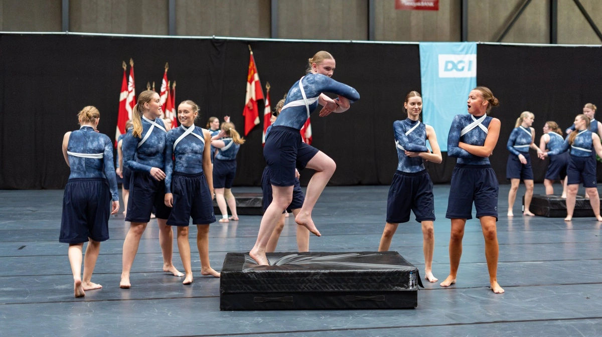 De 140.000 gymnaster til DGI's forårsopvisninger fejrer gymnastikken og fællesskabet og deler glæden ved bevægelse med de tusindvis af mennesker, der kommer som tilskuere og bakker op. Foto: Videobryggeriet for DGI