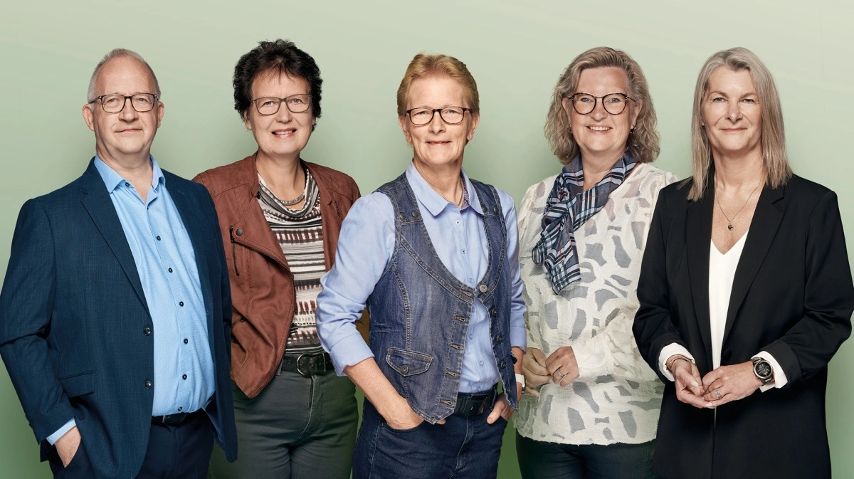 Landbrugscenter Østjylland fra venstre: Souschef Jan H. Kristensen, landbrugssupporter Lis Stenholt, landbrugsdirektør Marianne Trads Bertelsen, landbrugssupporter Karin Taasti og landbrugskundechef Louise Greisen. Pressefoto