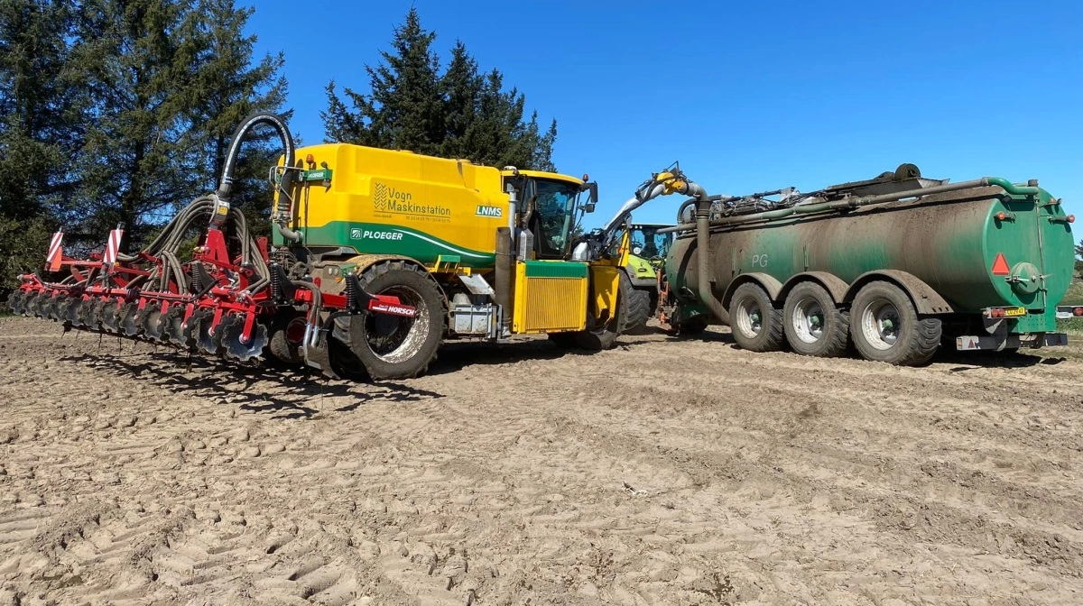 I forhold til traditionel nedfældning af gylle med nitrifikationshæmmer viser de seneste 10 forsøg i 2022-2025, at der ved placering af gylle kan spares 30 kg N pr. hektar og samtidig høstes 500 foderenheder mere pr. hektar.  Arkivfoto