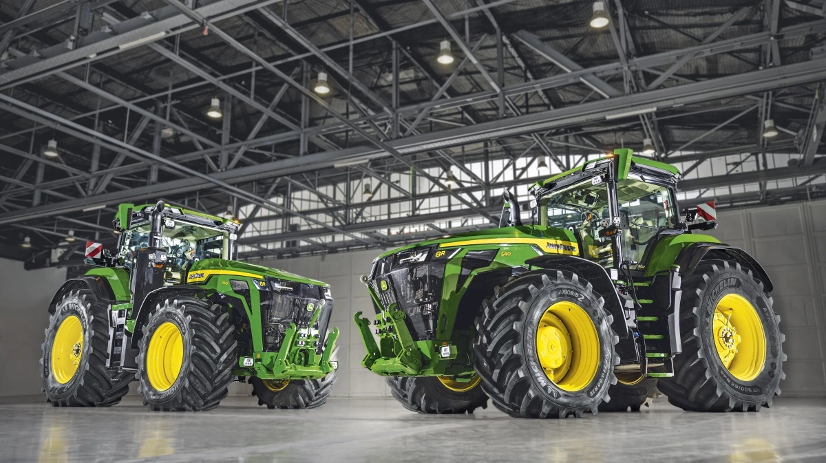  John Deere lancerer tre nye topmodeller i 8R-serien - topmodellen yder op til 635 hestekræfter. Foto: John Deere 