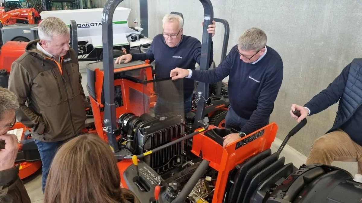 Butikscheferne i de otte udvalgte Land & Fritid-butikker var for nylig samlet til en stor, fælles »Kubota-uddannelse« hos Nellemann Machinery i Ringsted. Pressefoto
