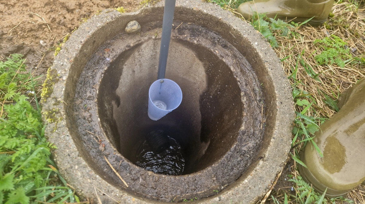 Striden om et muligt sprøjteforbud i grundvandsdannende områder handler i sidste ende om beskyttelsen af drikkevandet – og om hvem der skal betale regningen. Arkivfoto: Henning K. Andersen