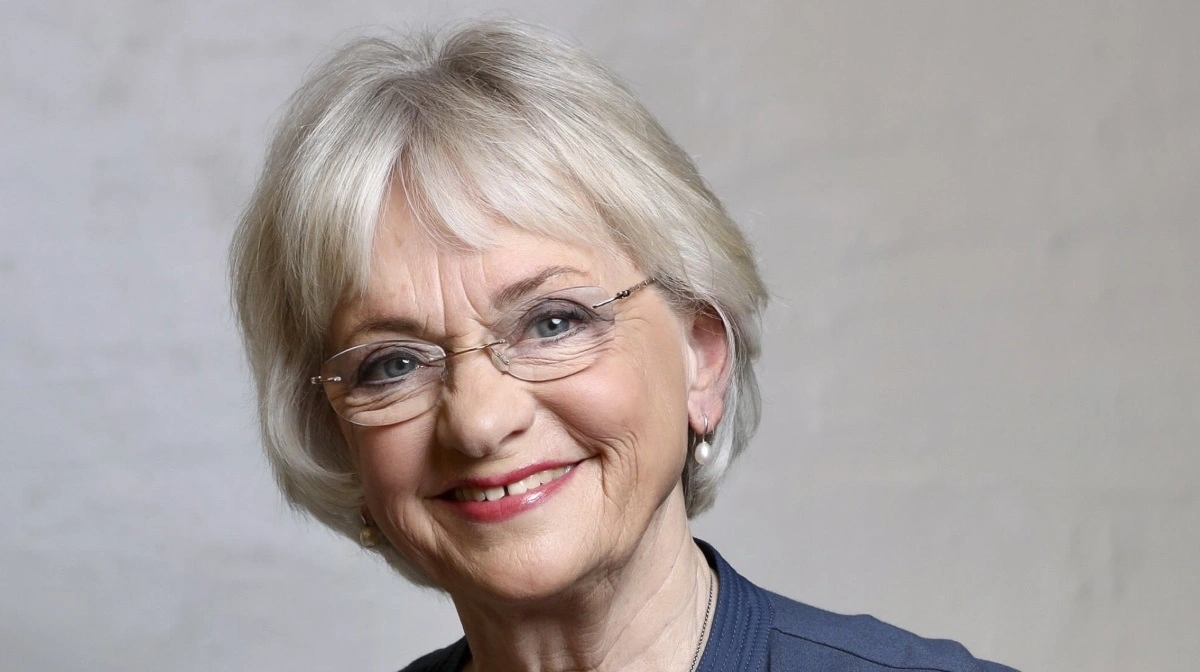 Der er også fundet plads til nulevende kvinder som politikerne Helle Thorning-Schmidt og Pia Kjærsgaard (billedet). Foto: Dansk Folkeparti