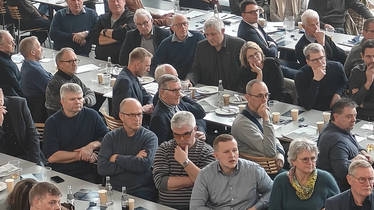 Skal landbruget bane vejen ved at rejse sager ved domstolene, eller er tiden kommet til istedet at bruge kræfter på at demonstrere? Det var der livlig debat om på generalforsamlingen. Fotos: Morten Ipsen