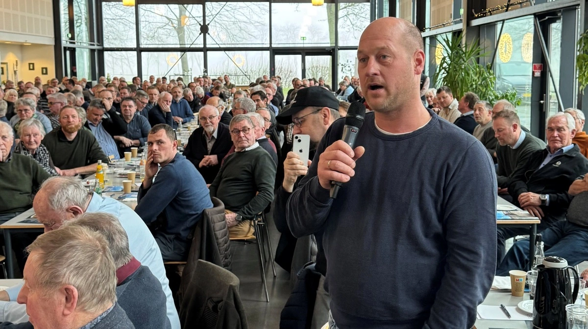 Usikkerheden om fremtidens økonomi som landmand er stor. Hubert van Dorp var en af dem, der gav udtryk for netop dette og efterlyste, at landmændene ikke bare tænker i retssager, men også demonstrationer.