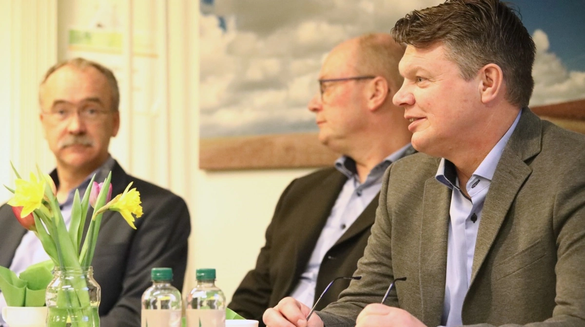 Formand Christian Kock (th.) i selskab med forretningschef Poul Erik Hedegaard og næstformand Dirk B. Andresen på LHN’s generalforsamling. Foto: Helge Möller.