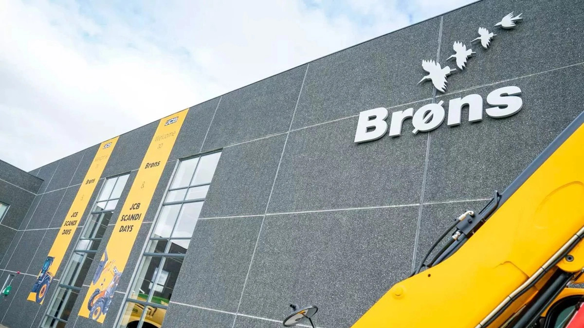 Den sønderjyske maskinimportør Brøns Group samler hele JCB i Danmark fra 1. marts. Fotos: Brøns Group