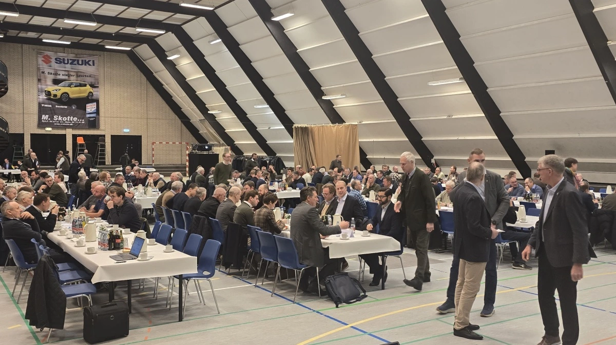 Knap 200 medlemmer deltog mandag i den ordinære generalforsamling i Danske Sukkerroedyrkere i Sakskøbing Sportscenter. Fotos: Jørgen P. Jensen