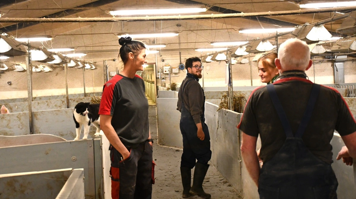 Landbruget Stovgaard sætter en ære i at skabe en kultur, hvor det er fedt at være, og hvor folk bliver lært godt op, så de bliver stærke. Fotos: Camilla Bønløkke