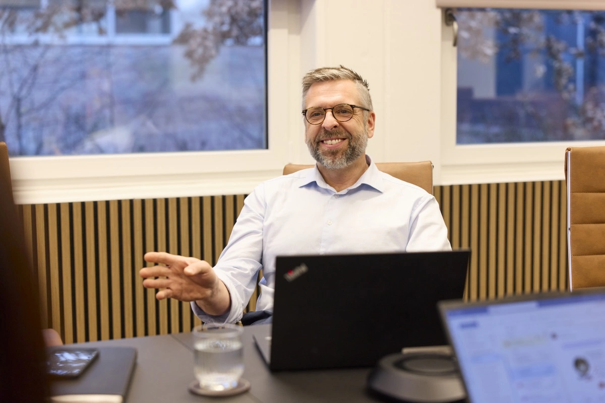 Porcus' adm. direktør Kristian Viekilde mener, systematisk oplæring af udenlandske ansatte gavner landmænd, medarbejdere og dyrlæger.