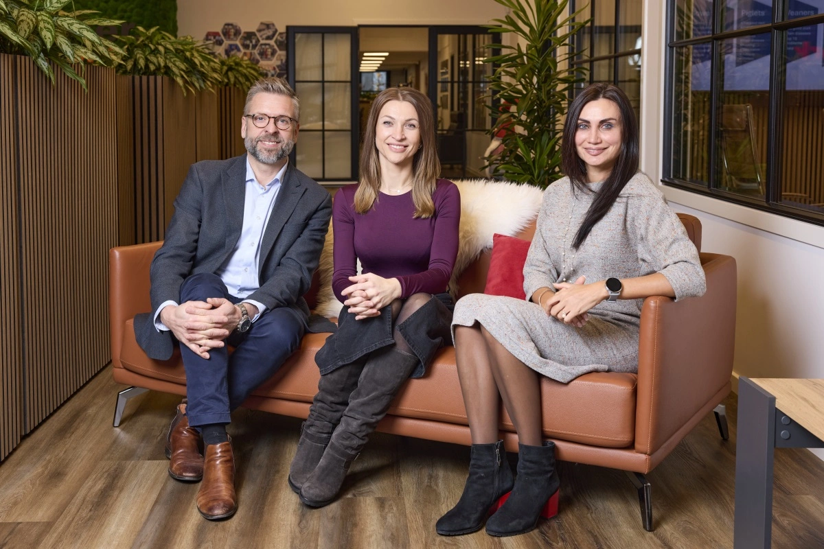 Fra Venstre: Kristian Viekilde, adm. direktør i Porcus, Tetiana Jensen, driftsdirektør i Bixter og Nataliya Jørgensen, adm. direktør i Bixter.