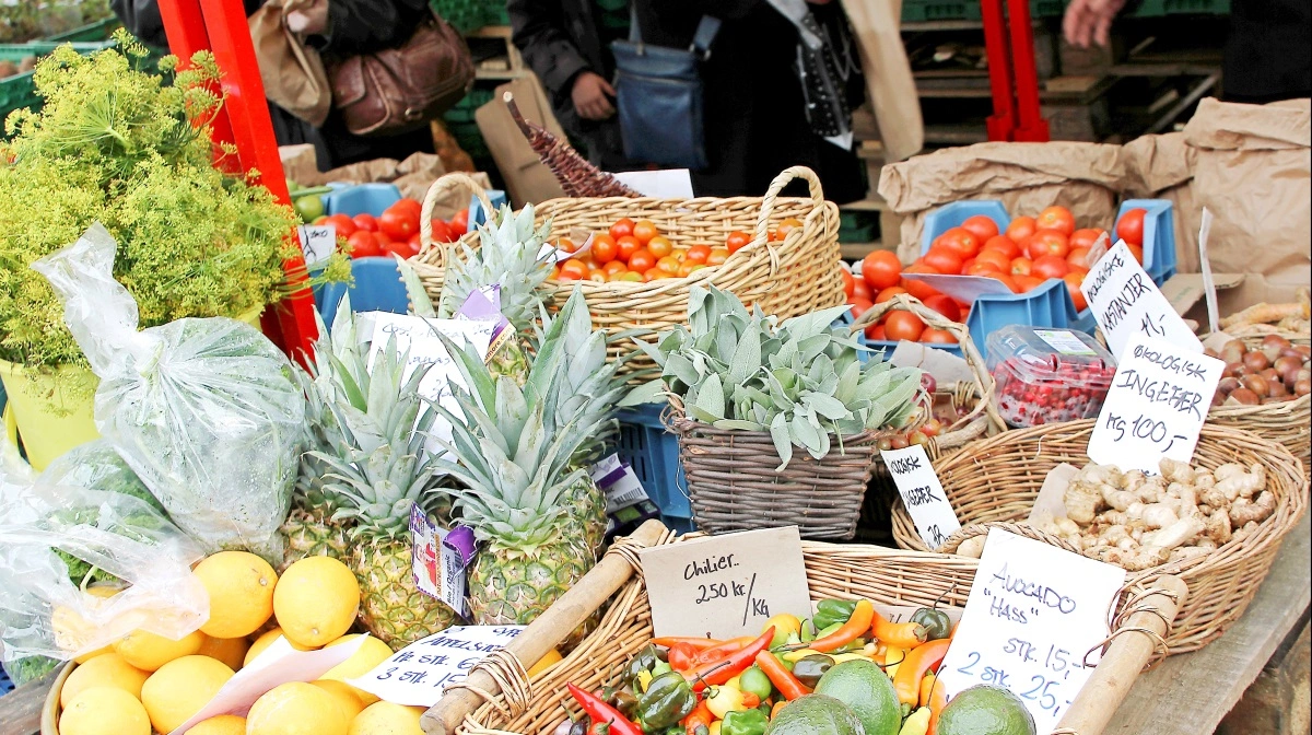 Økologisk frugt og grønt forbindes ofte med en grønnere fødevareproduktion. Men  nye miljø- og klimaregler også producenter i den politiske korrekte ende af landbruget. Arkivfoto: Colourbox
