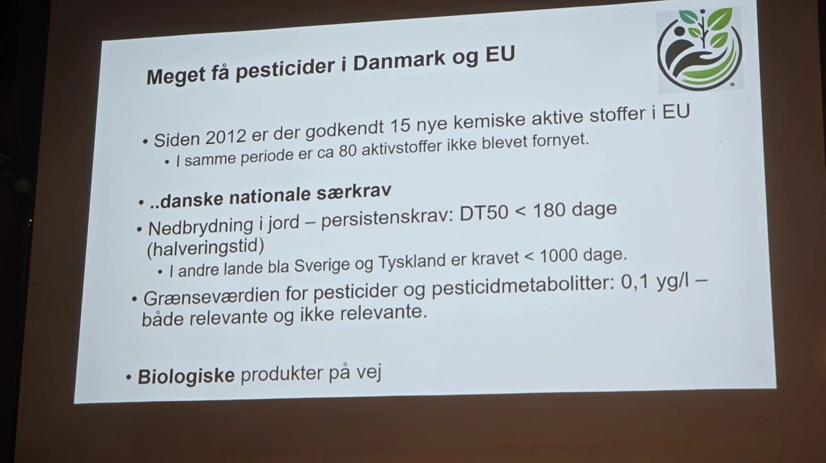 Danmark stiller især skrappe krav til midlernes nedbrydning i jorden plus dertil krav om ingen risiko for nedbrydning til PFAS-lignende stoffer. 
