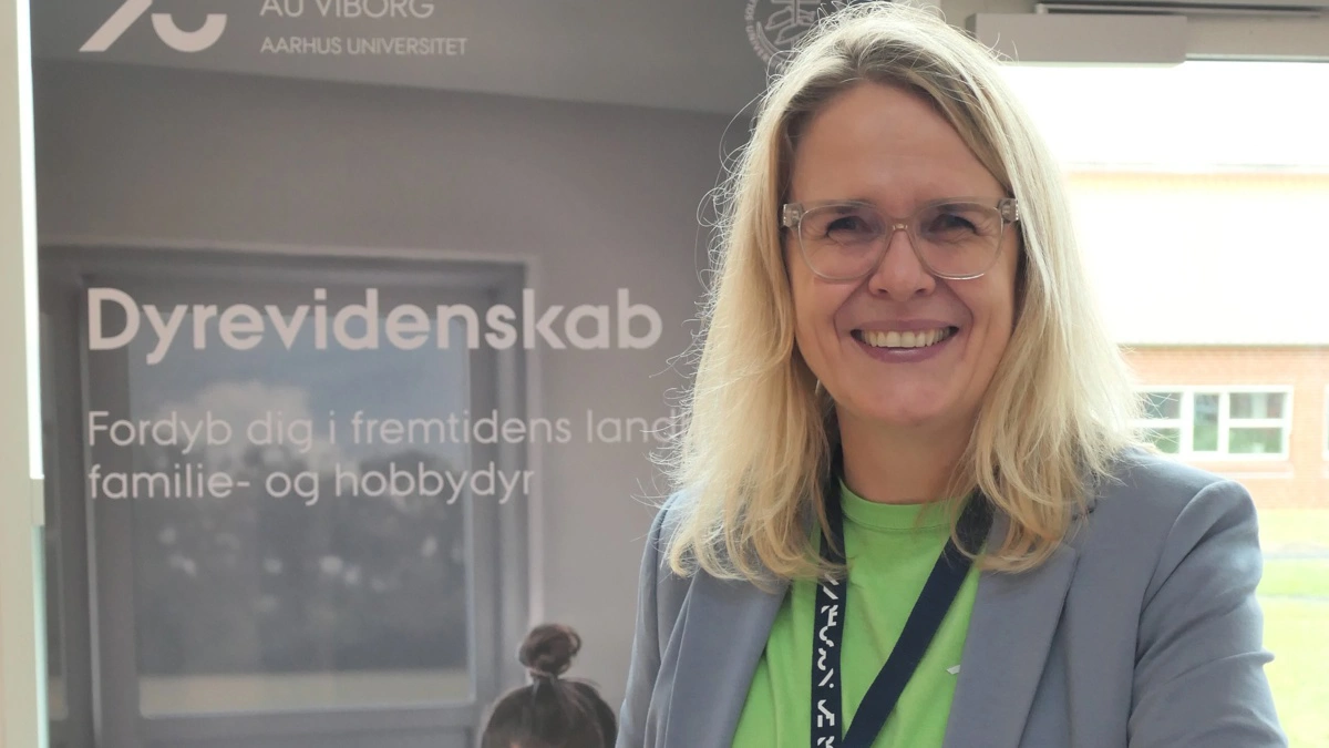 Fag som statistik, syre/baser, kemi og lignende er i dag indarbejdet naturligt i uddannelsen. - I stedet for abstrakte terperier arbejder vi med statistik, kemi eller syre/baser og så videre lige, når vi har konkret brug for det, siger institutleder i Veterinærmedicin og Dyrevidenskab, Tine Rousing. 

