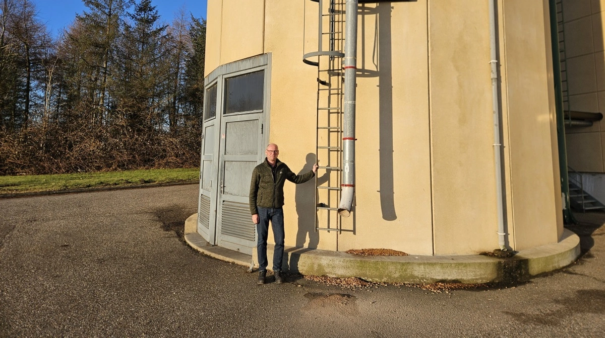 Skovby Møbelfabrik bruger digital siloovervågning fra landbruget og sparer tid, øger sikkerheden og får bedre overblik over træaffald. Her ses Jan Madsen teknisk chef i virksomheden. Fotos: Danish Agro 