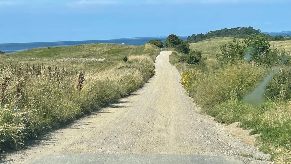 På spidsen af det naturskønne Røsnæs er der ikke skyggen af landbrug, og området er en del af den danske naturkanon, men indholdet af nitrat i drikkevandet overstiger den nye foreslåede grænseværdi. Fotos: Anne Wolfenberg
