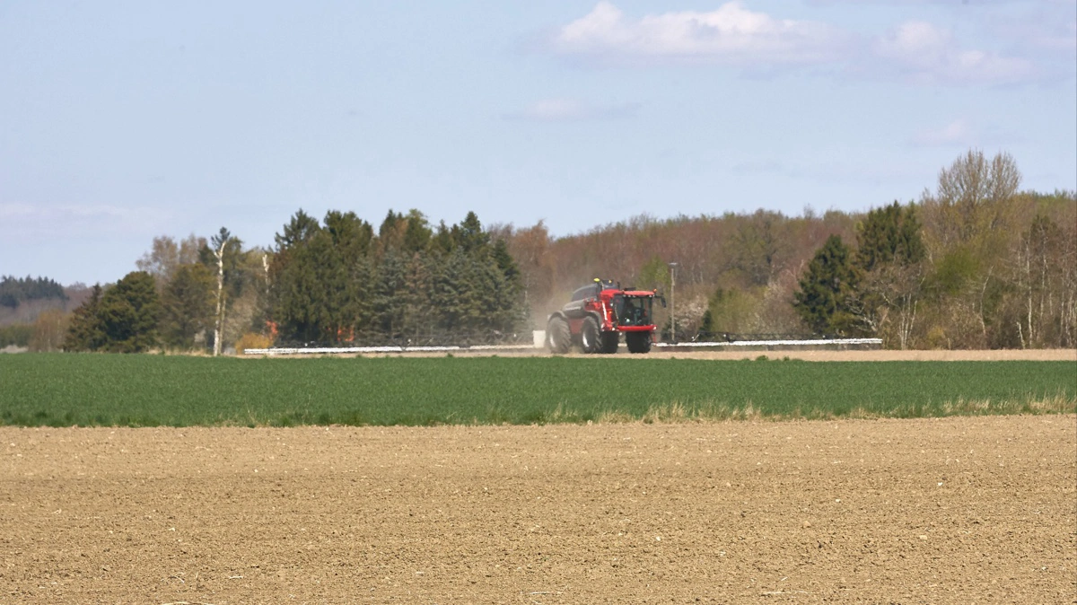 Drikkevandsanalysen fra Miljøministeriet, der blev offentliggjort kort inden valgudskrivelsen, afdækker ikke i tilstrækkeligt omfang de egentlige økonomiske konsekvenser af et sprøjteforbud, lyder det fra Landbrug & Fødevarer. Arkivfoto