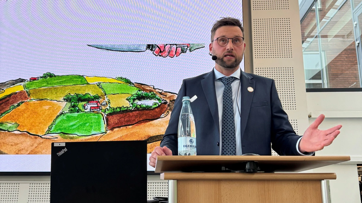 Niels Hauge Mikkelsen vil skabe en tættere kobling mellem danske miljøkrav til landbruget og de fødevarer, der sælges i Danmark. Her ses han på foreningens generalforsamling for nylig. Arkivfoto: Morten Ipsen