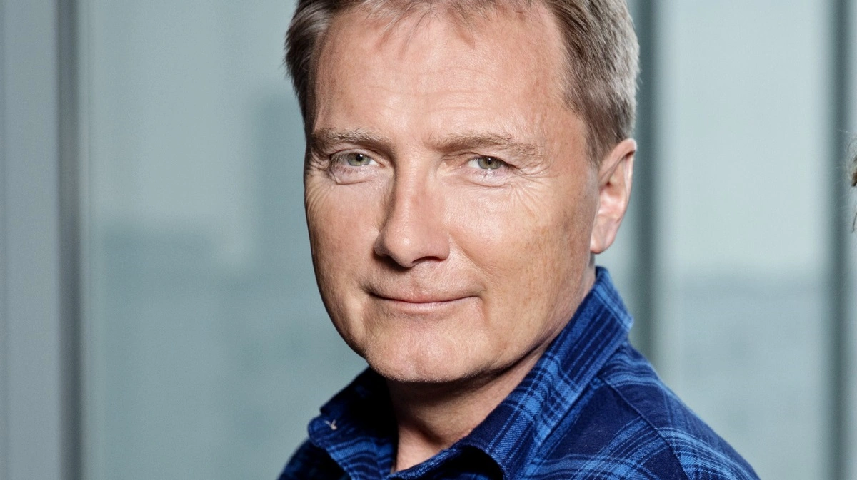 Den kendte TV-læge Peter Qvortrup Geisling forklarer på DR, at for eksempel rygning, alkohol og motion har langt større betydning end nitrat for folks helbred. Foto. DR.