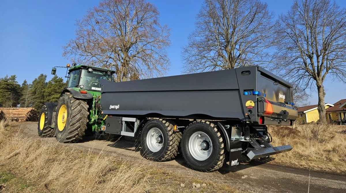 Med en lav egenvægt på kun 3.850 kg tilbyder dumpervognen fra Metsjö en nyttelast på 16.150 kg. Fotos: Metsjö
