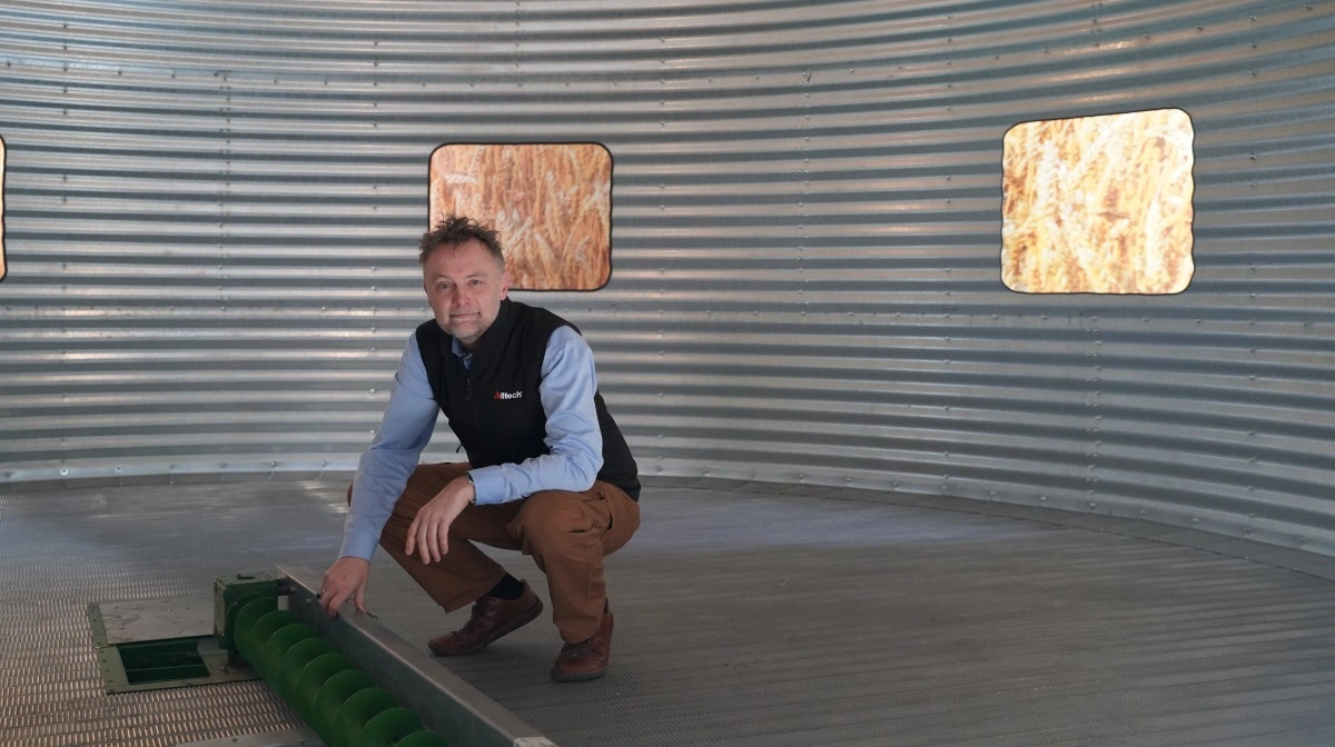 Ifølge Per Laustsen fra Alltech skal man være ekstra opmærksom på svampevækst og mykotoksiner, når man når til kornet i bunden af siloen. PR-Fotos