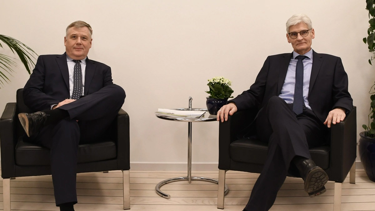 Fra venstre: Christian Laursen bliver ny direktør for grovvareforretningen i Danish Agro fra april, når Henning Fogh stopper og går på pension. Foto: Danish Agro