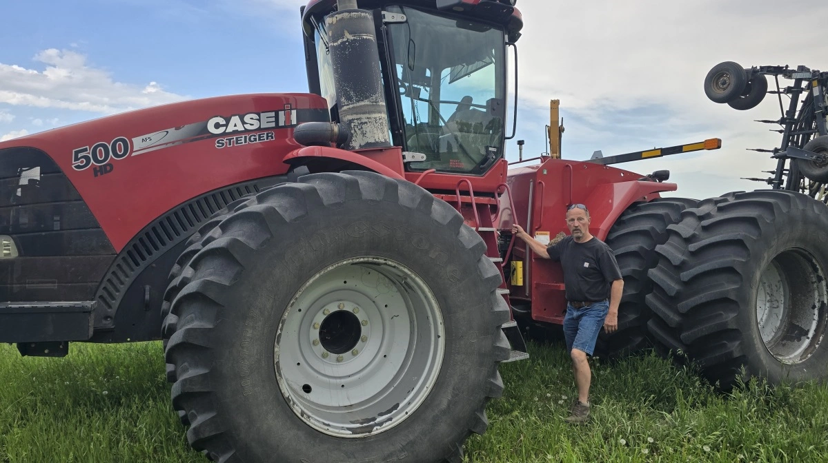 - Hvor utroligt det lyder, så er maskiner dyrere her i Canada end i Danmark, når jeg sammenligner priser, når jeg er på besøg hjemme i Danmark, fortæller Morten Jensen.