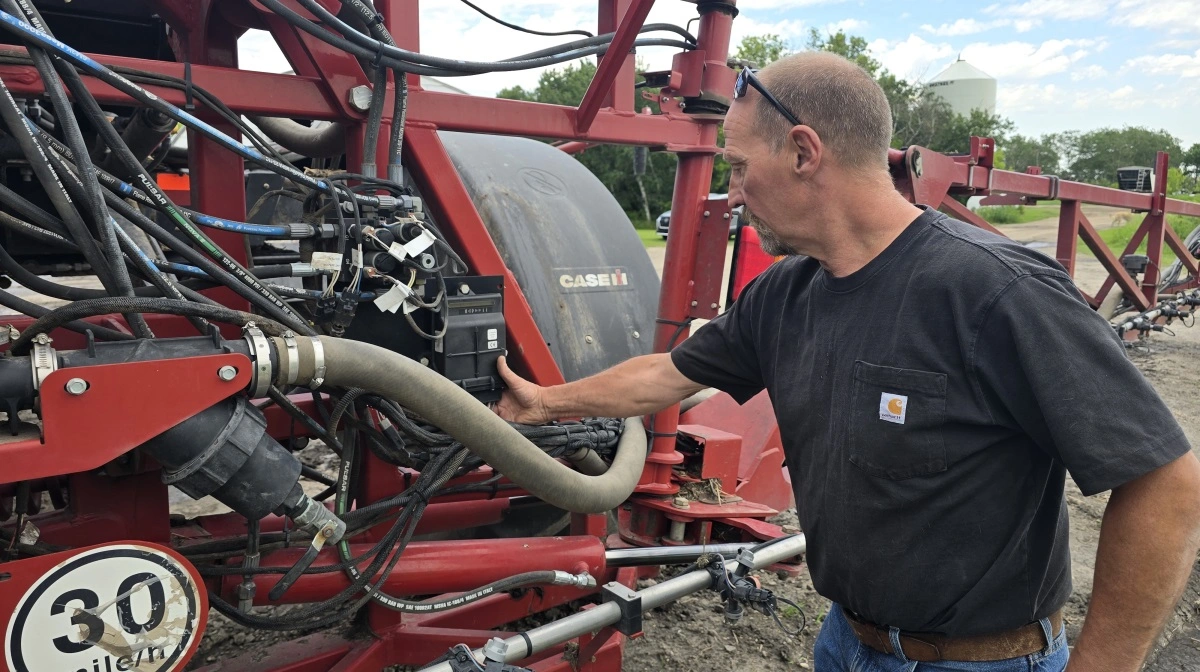 - Alt maskineri er i dag så computerstyret og avanceret, at det kræver servicefolk for at fikse nedbrud, nævner Morten Jensen som en ulempe ved at bo langt ude på prærien.