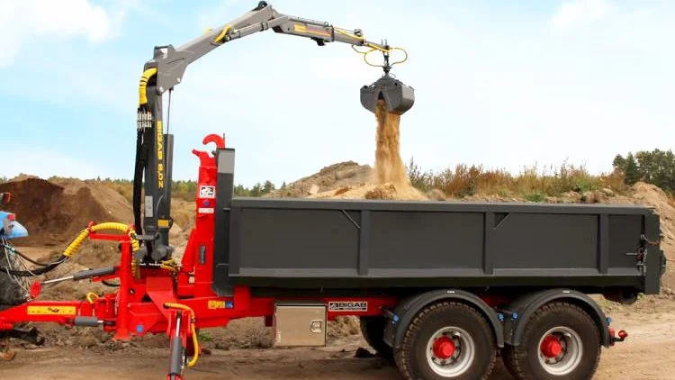 Et knæktårn muliggør større udvekslingsegenskaber og en reduceret trækvinkel. Dette er det perfekte valg, når der kræves en fleksibel trailer med ekstra containerudskiftning og lasteevne. Foto: Bigab